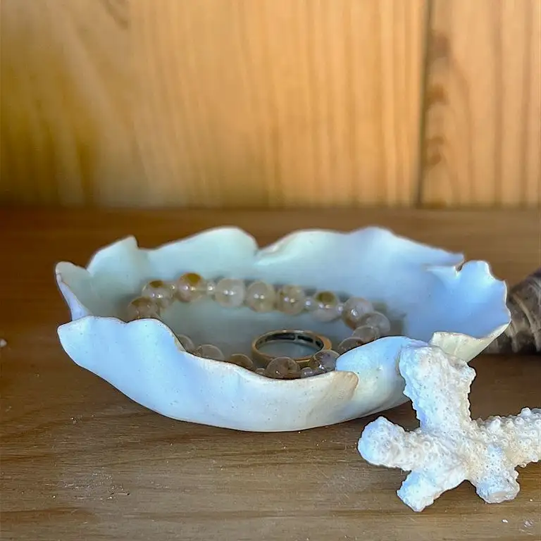 Coupelle à bijoux dentelée collection nereia par hirunda ceramic