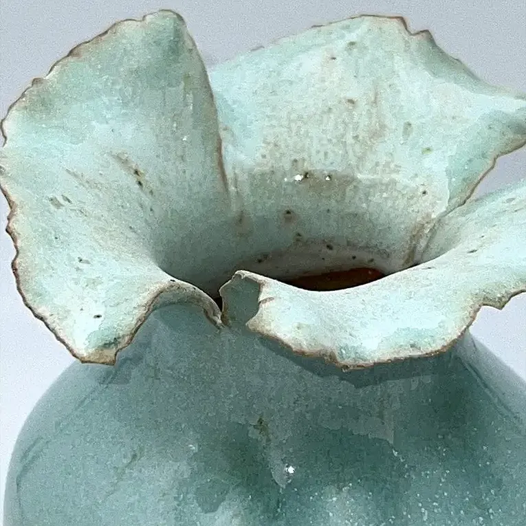 Vase dentelé collection Nereia par hirunda ceramic