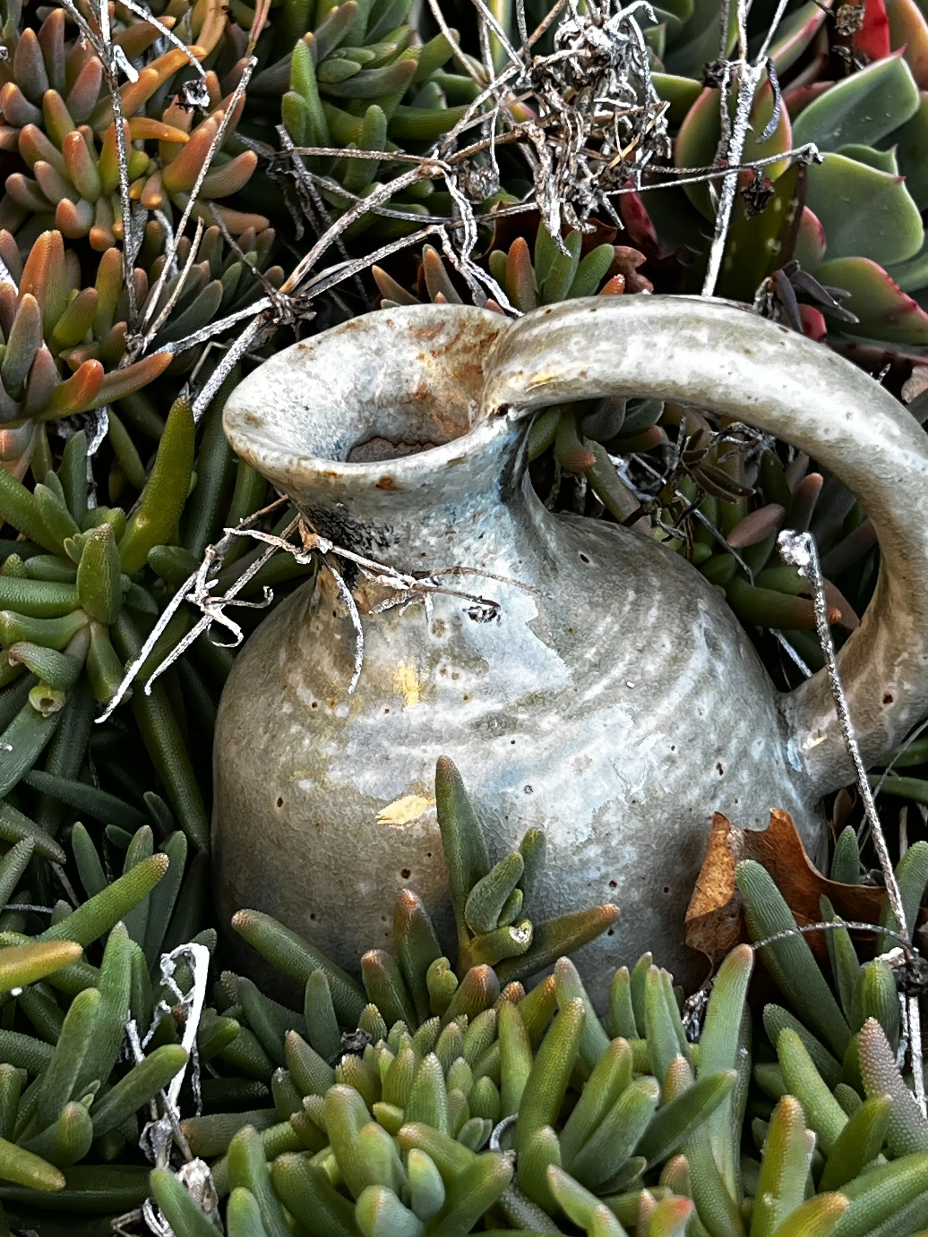 cruche en gré émaillé création artisanale fait main par hirunda ceramic. céramique d'art de la côte d'azur Cabris Nice Cannes Grasse Vallauris